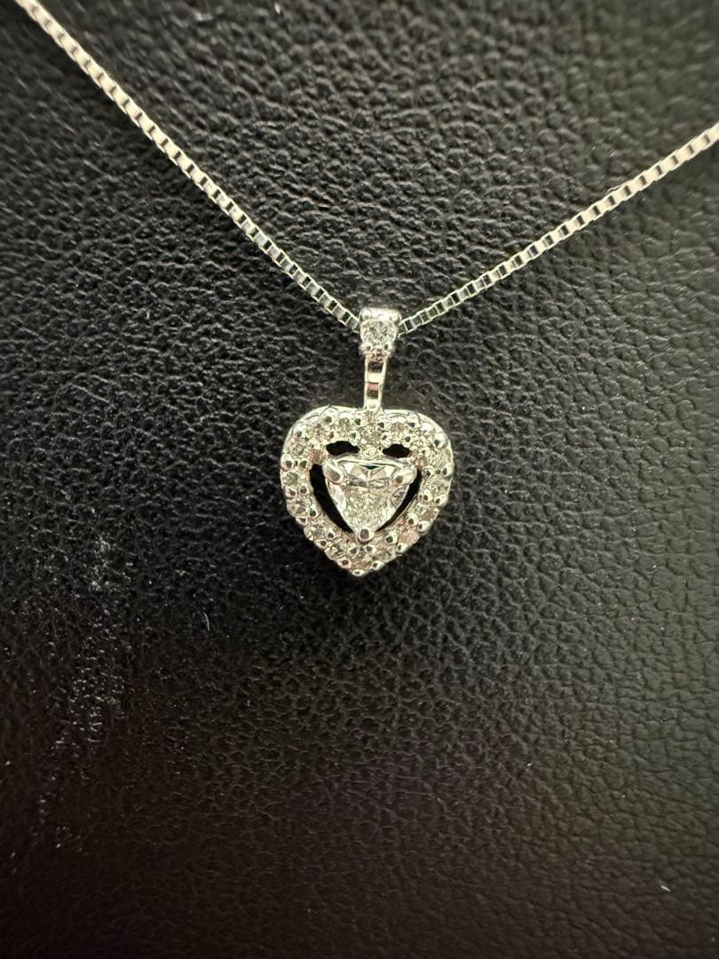 売り切り特価❣️k14WGハ-トシェイプカットダイア入りペンダントトップ中宝研付き