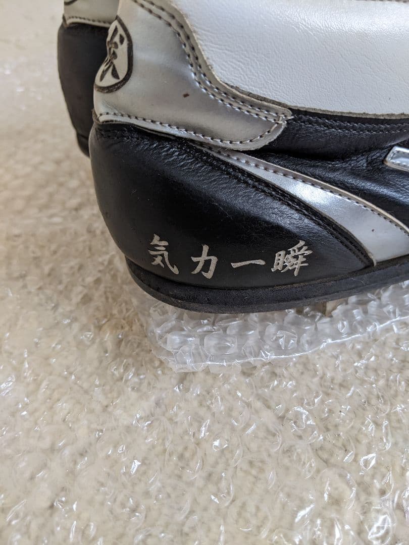 【阪神タイガース】藤川球児監督　現役時代実使用スパイク　直筆サイン入り