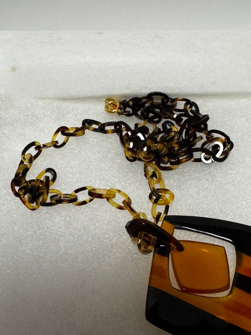 本鼈甲、幾何学的デザイン ネックレス