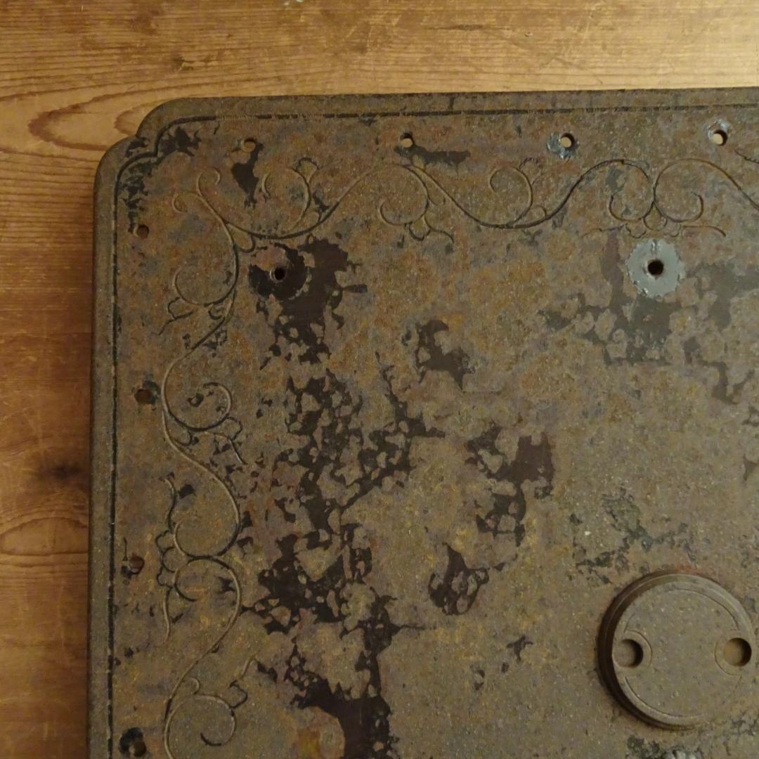 錆び鉄　古鉄　蔵 金具　鍵付き　アンティーク　古民具　オブジェ　土蔵の蔵戸の金具