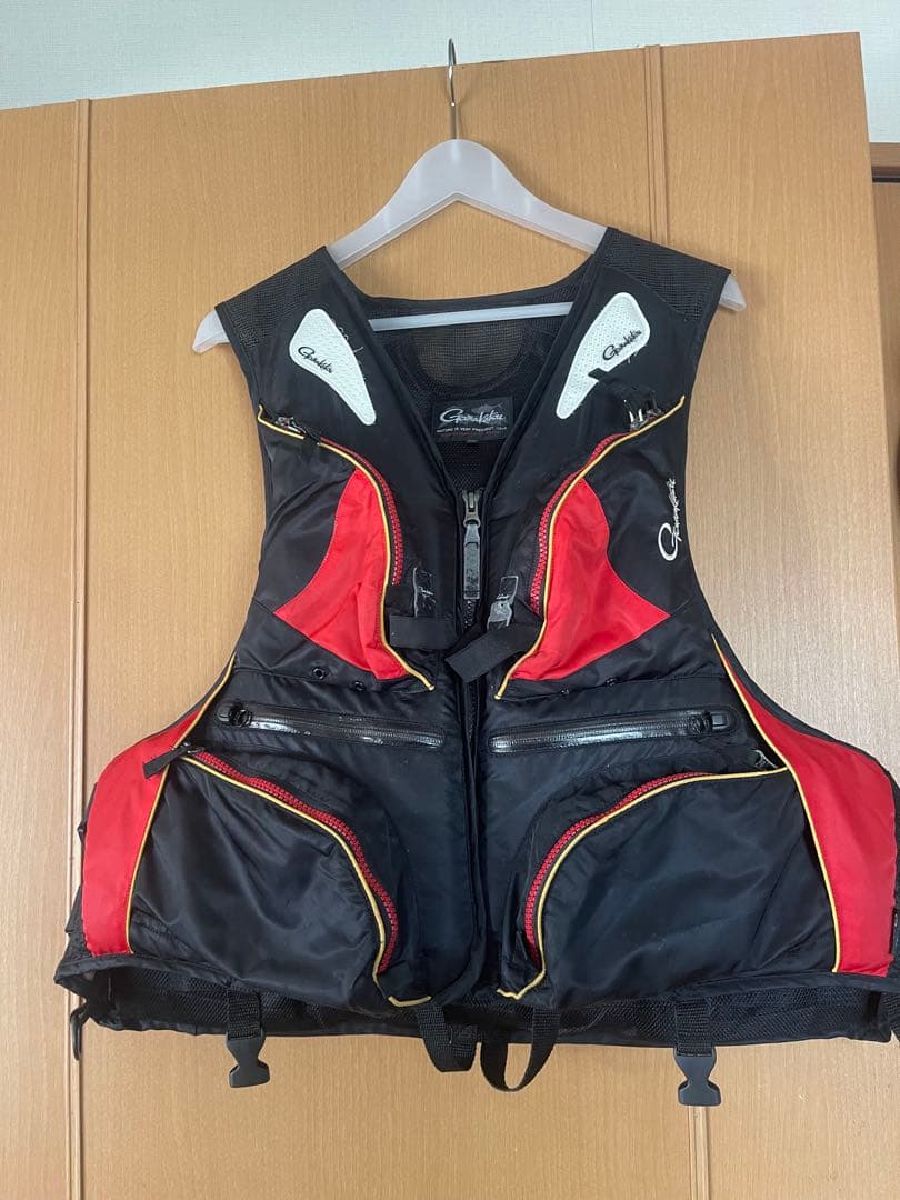 Gamakatsu フィッシング　フローティングベスト LLサイズ 黒/赤