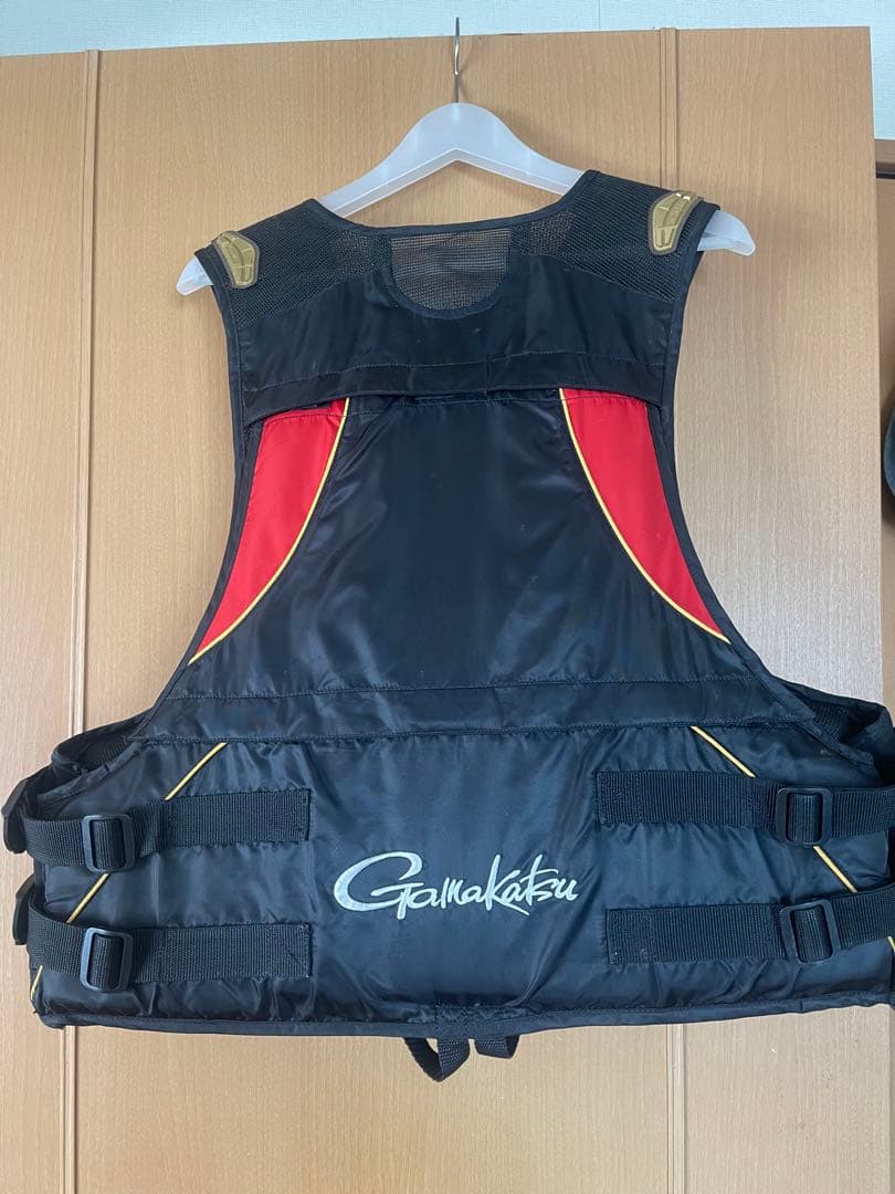 Gamakatsu フィッシング　フローティングベスト LLサイズ 黒/赤