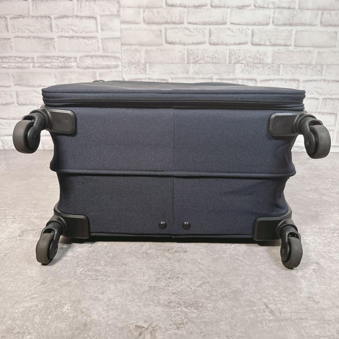 無印良品　63L　半分の厚みで収納できるソフトキャリーケース　良品計画