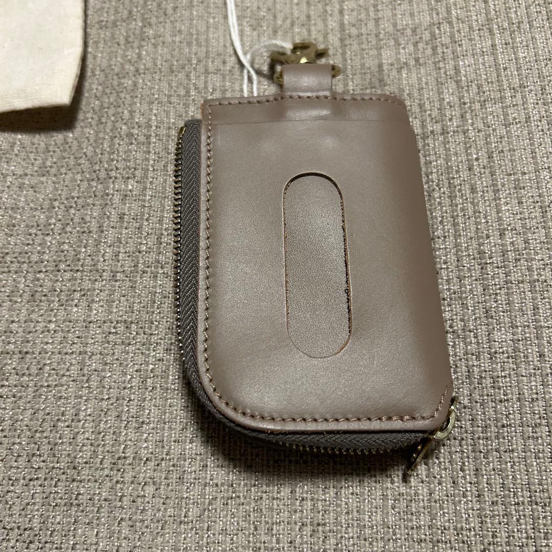 未使用　美品　IL BISONTE レザーキーケース グレー