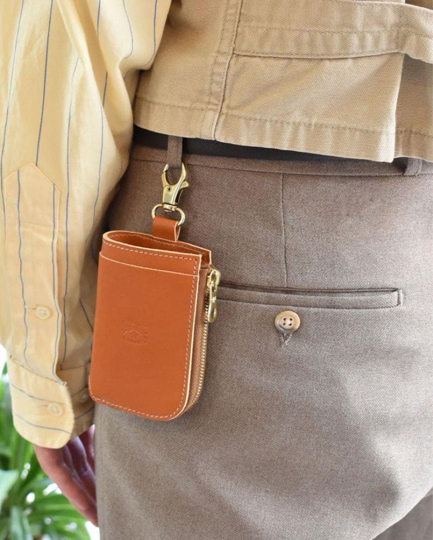 未使用　美品　IL BISONTE レザーキーケース グレー