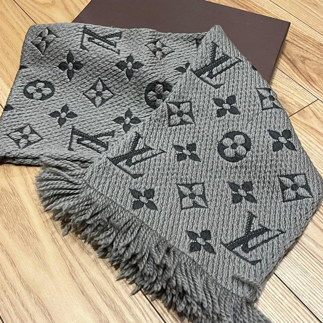 ルイヴィトン　マフラー　ロゴマニア　モノグラム　グレー　ウール　シルク　箱付き