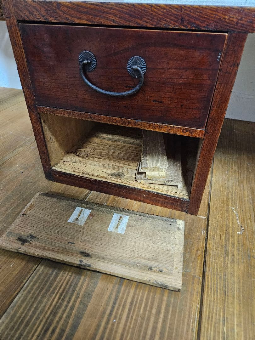 日本のアンティーク 漆塗りの文机 飾り台 抽斗 勉強机 座卓 木地呂塗り 古家具