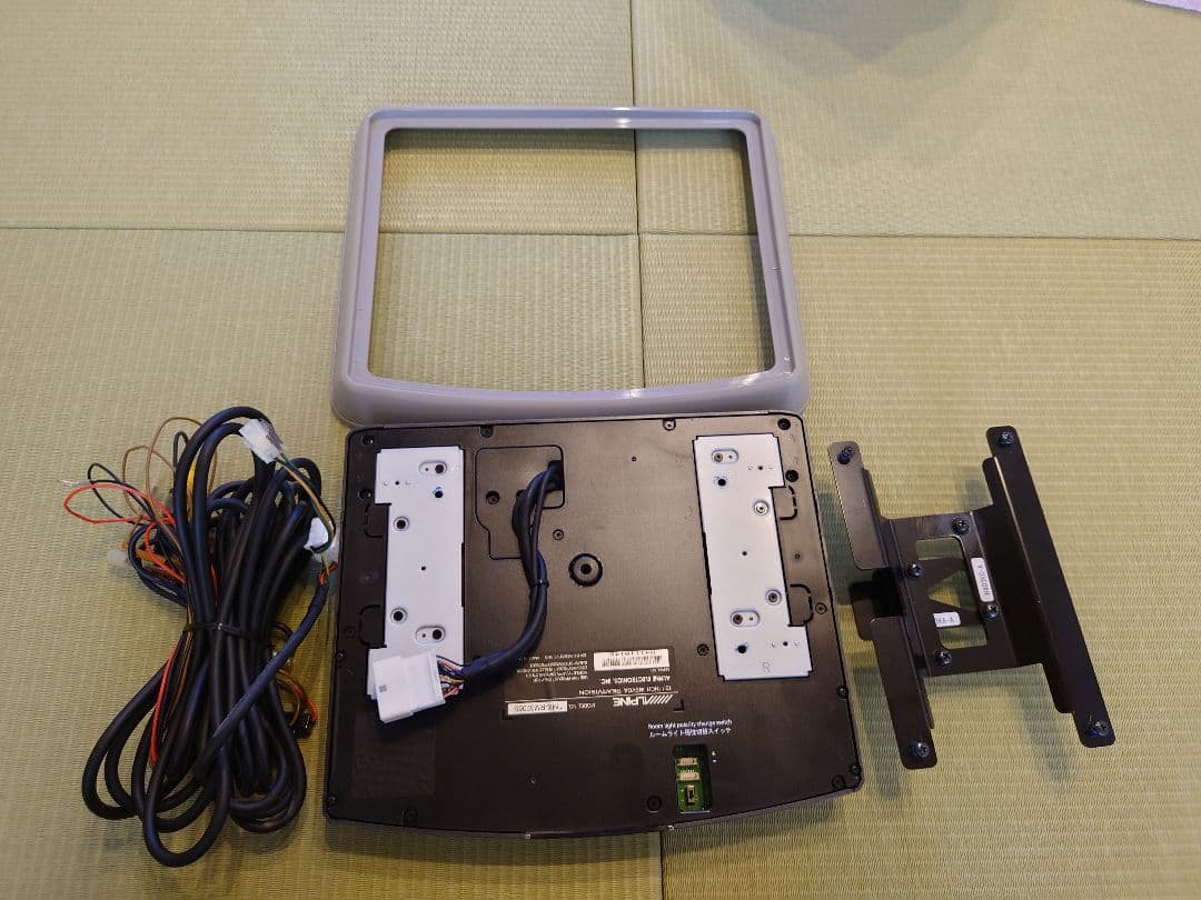 フリード　フリップダウンモニター TMX-RM3205S 取付キットセット