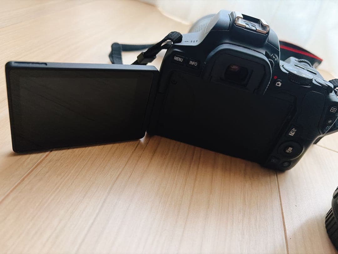 Canon EOS Kiss X10 ダブルズームキット　一眼　美品　キャノン