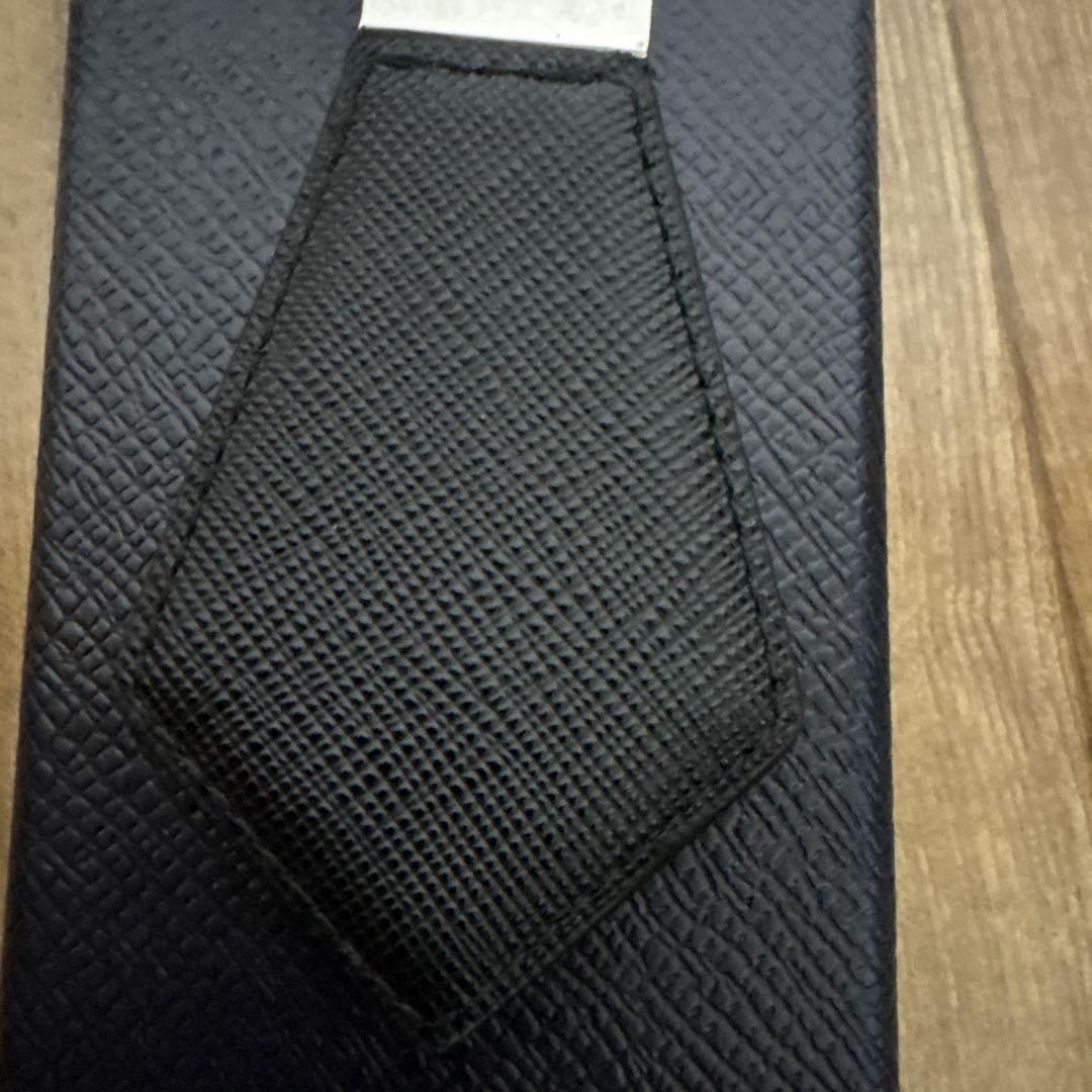 みいPRADA ブラック レザー キーリング