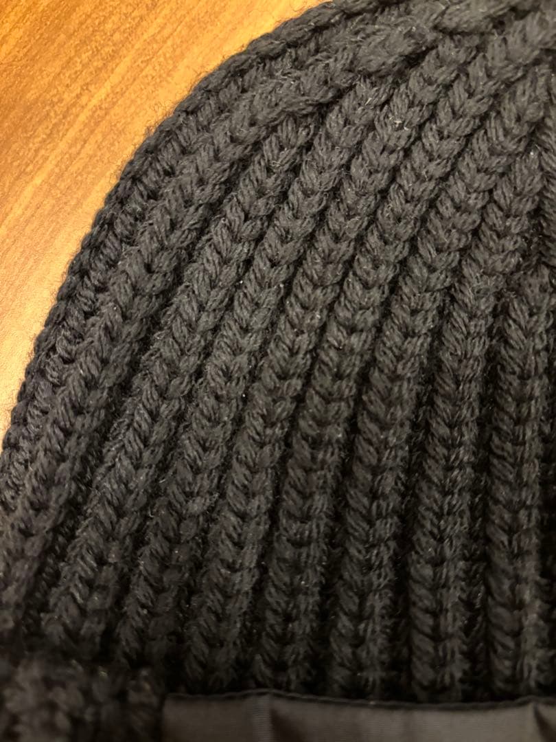 PRADA プラダ　 黒 ニット帽 M