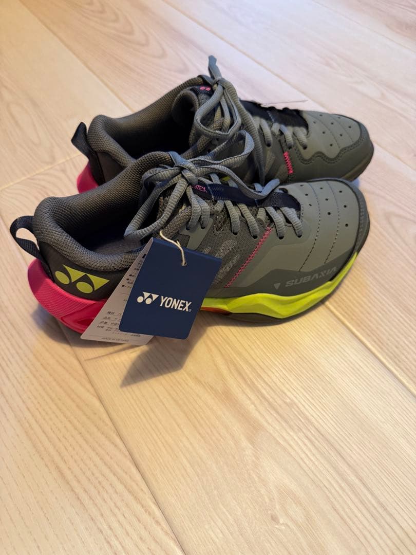 試着のみ ヨネックス サブアクシアGT ワイド 22.5 バドミントンシューズ