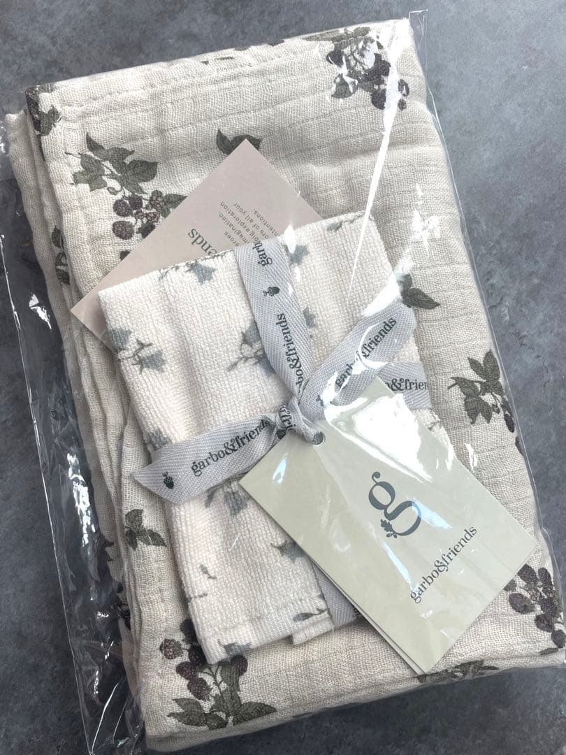 garbo&friends おくるみ ハンドタオルセットブラックベリー