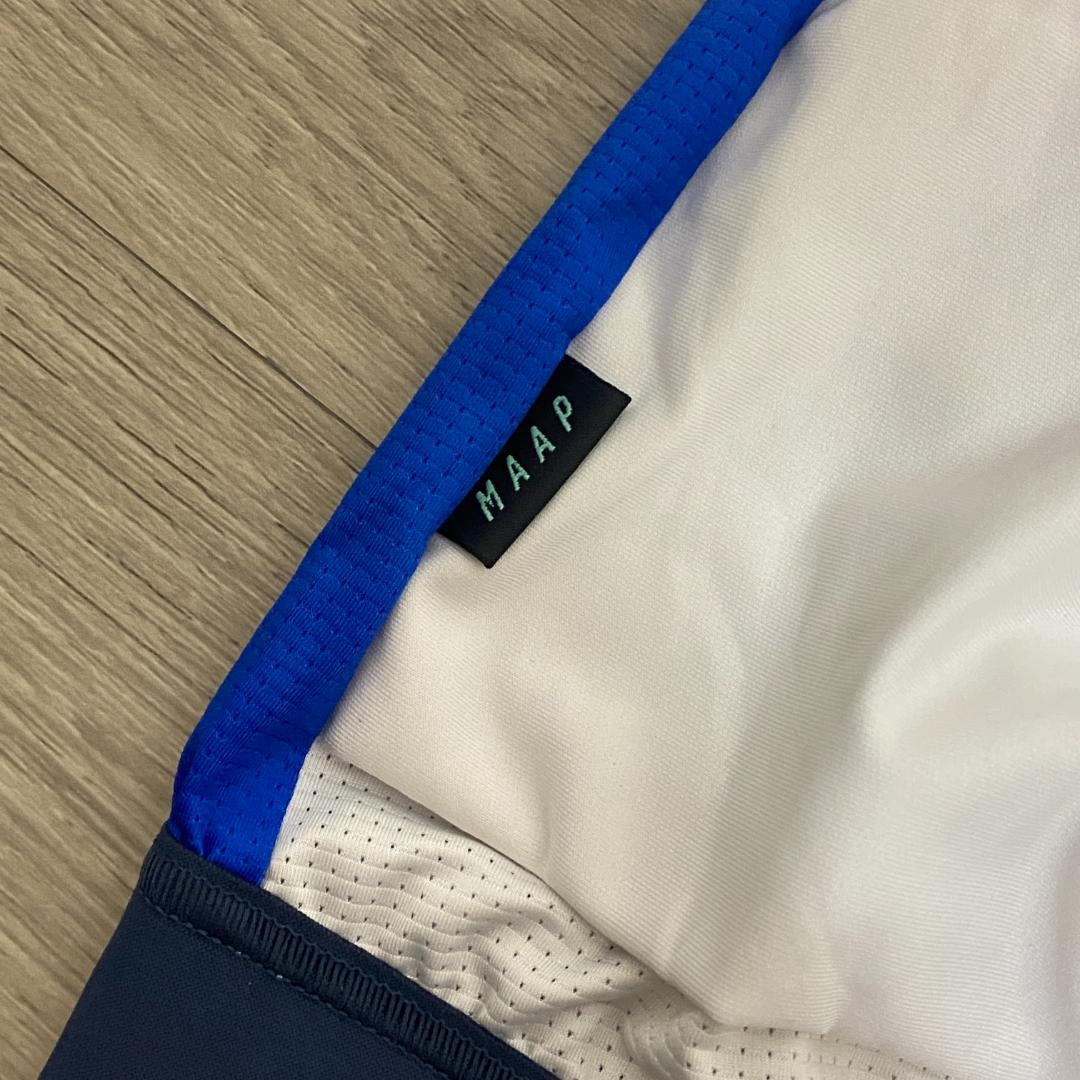 【美品】 Pro Fit 白 マルチ Mサイズ