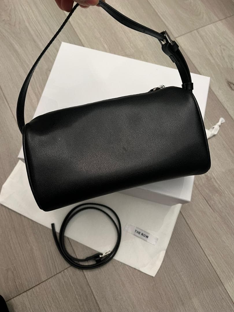 THE ROW ブラックレザーショルダーバッグ