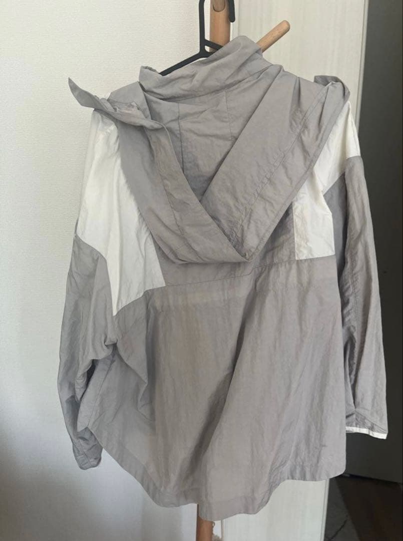 モンクレール　フード付きジャンパー グレー