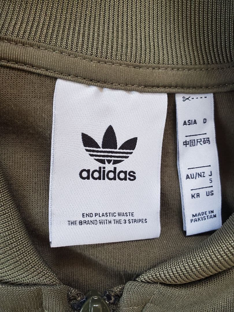 アディダス　adidas SST ジャージ　カーキ