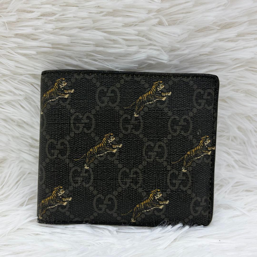 美品✨グッチ　二つ折り財布 タイガー　PVC GGスプリーム ブラック