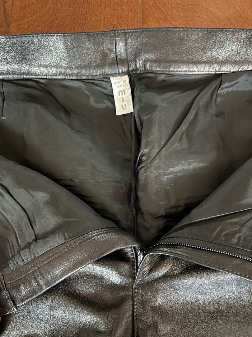 MIUMIUレザーパンツ