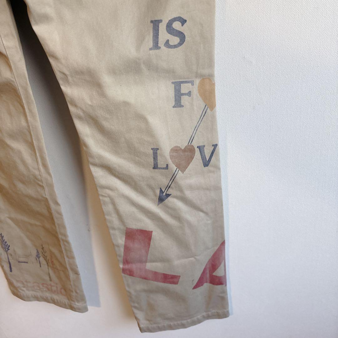 5825レミレリーフ チノパン 落書きプリント　日本製　メンズ　個性的　コットン