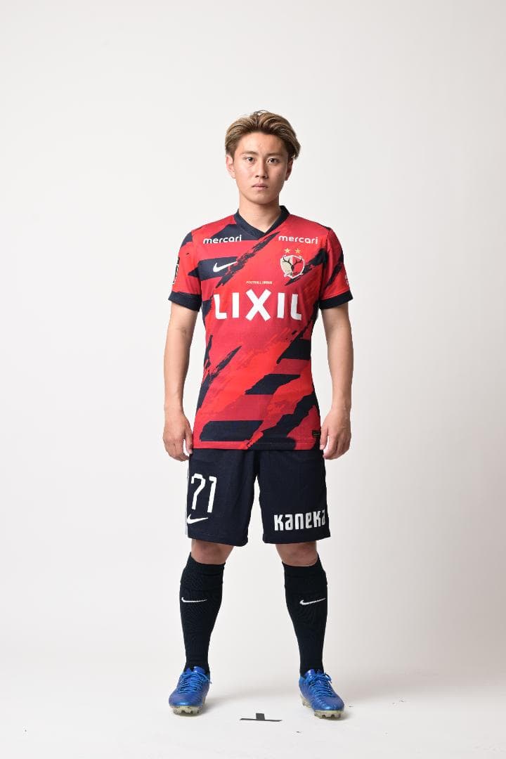 s*e様 荒木 遼太郎選手のサイン入り「25Ｊ１リーグ優勝記念Tシャツ」