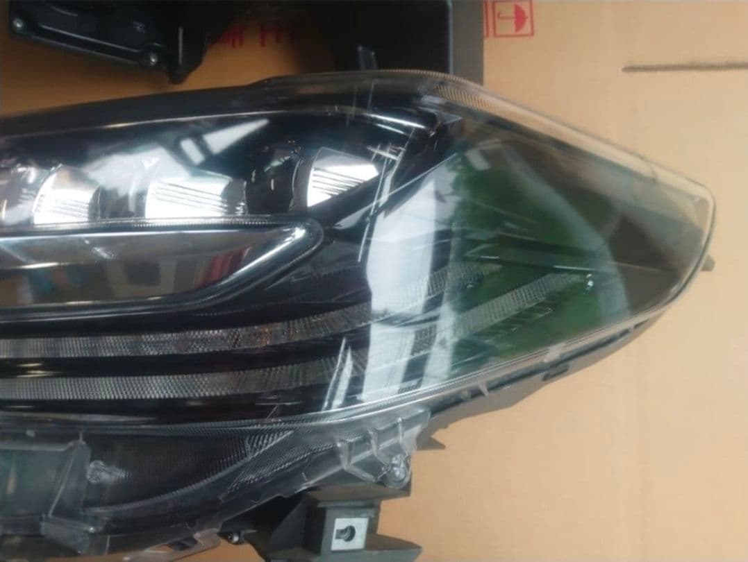 ３０後期 アルファード ３眼 LEDヘッドライト左　右　（ナ）