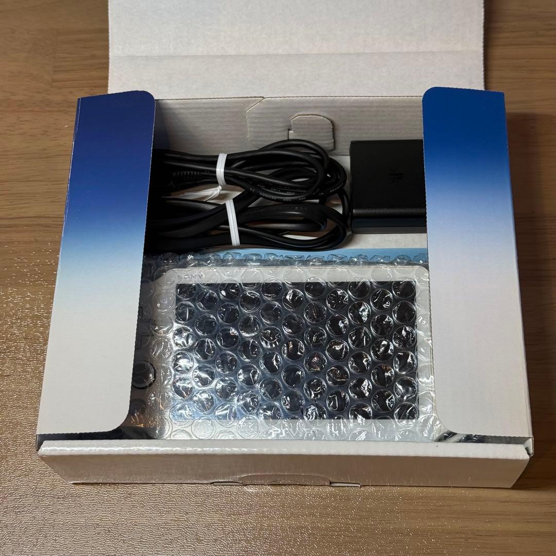 4-047 PSVITA PCH-2000 ホワイト 箱付き