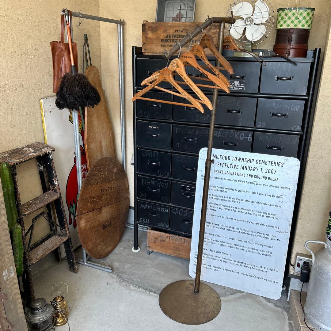 ヴィンテージ スラントハンガー メタルラック シャビー インダストリアル 金