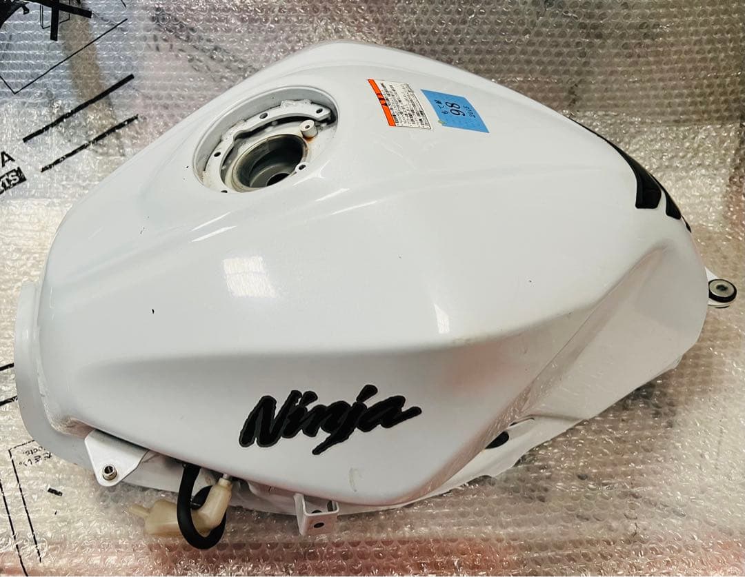 Ninja ホワイトタンク 傷あり 燃料ポンプNinja250 EX250L