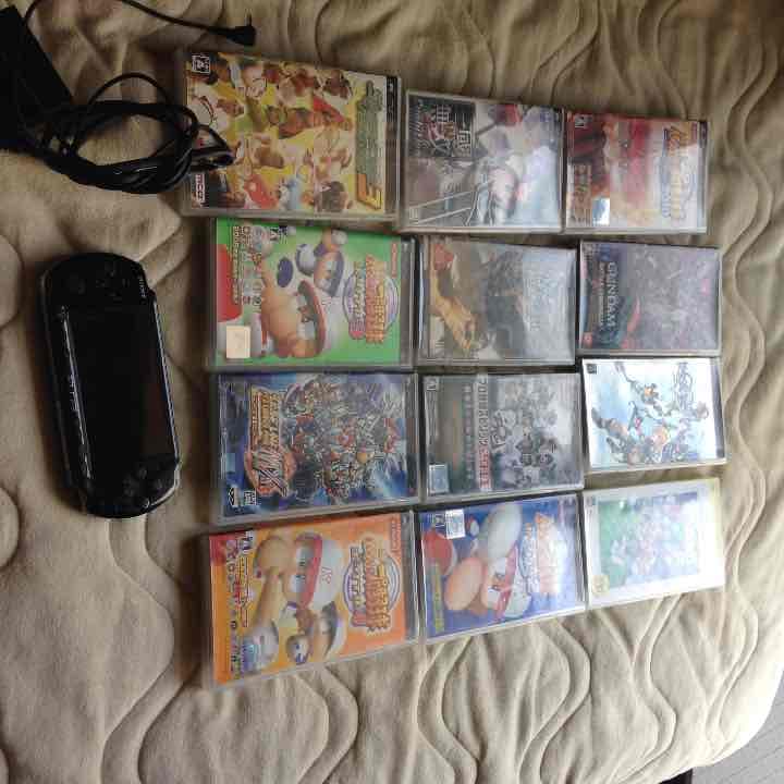 PSP3000、充電器、カセット12個、メモリ
