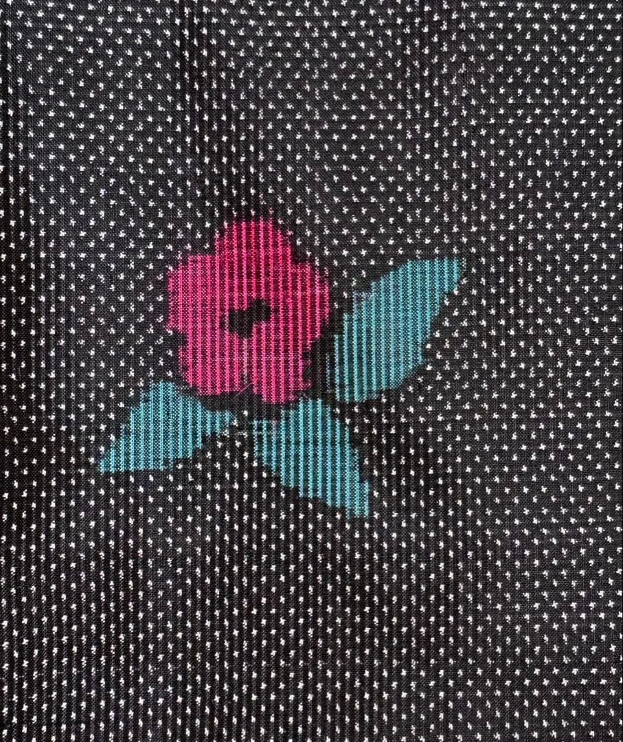 大島紬　かわいい　黒地　あられに椿　７マルキ