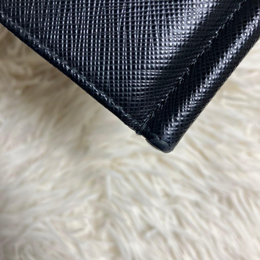 【極美品】 PRADA マネークリップ サフィアーノ 三角プレート IC内蔵