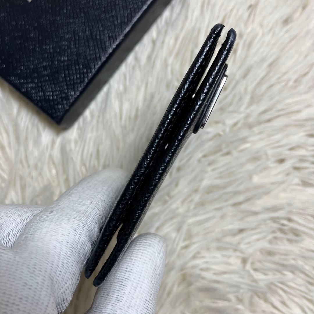 【極美品】 PRADA マネークリップ サフィアーノ 三角プレート IC内蔵