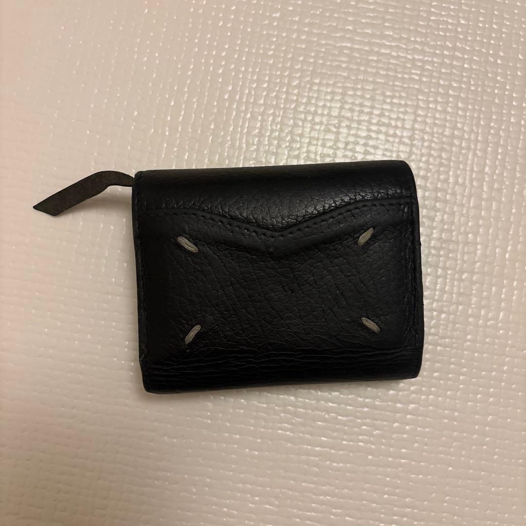 黒 レザー 三つ折り財布 シルバー刺繍