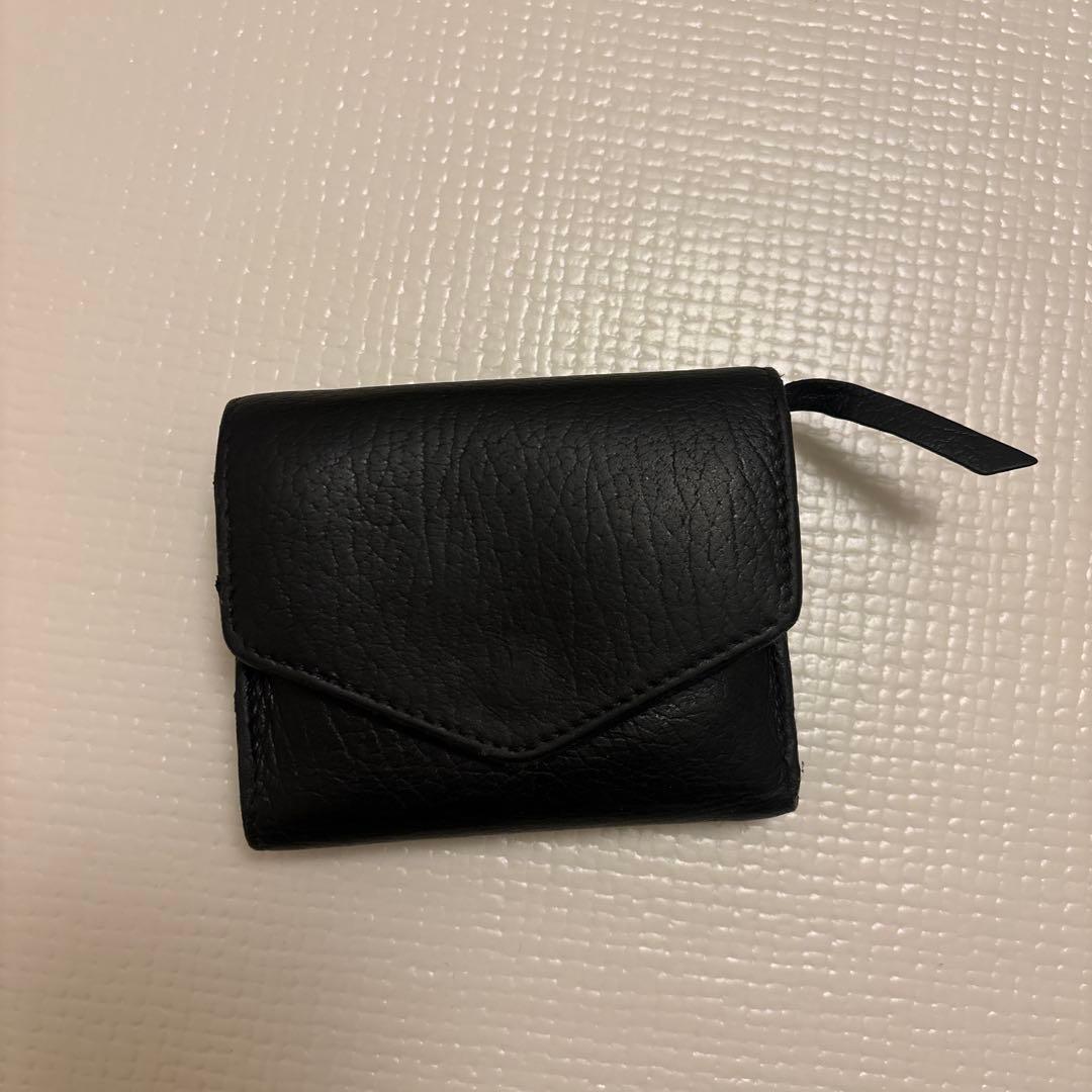 黒 レザー 三つ折り財布 シルバー刺繍