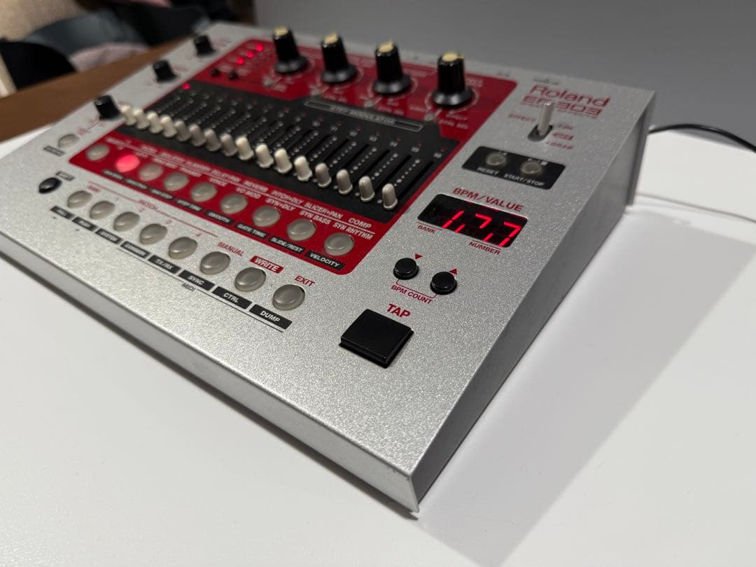 Roland EF-303 エフェクター　303 909 808