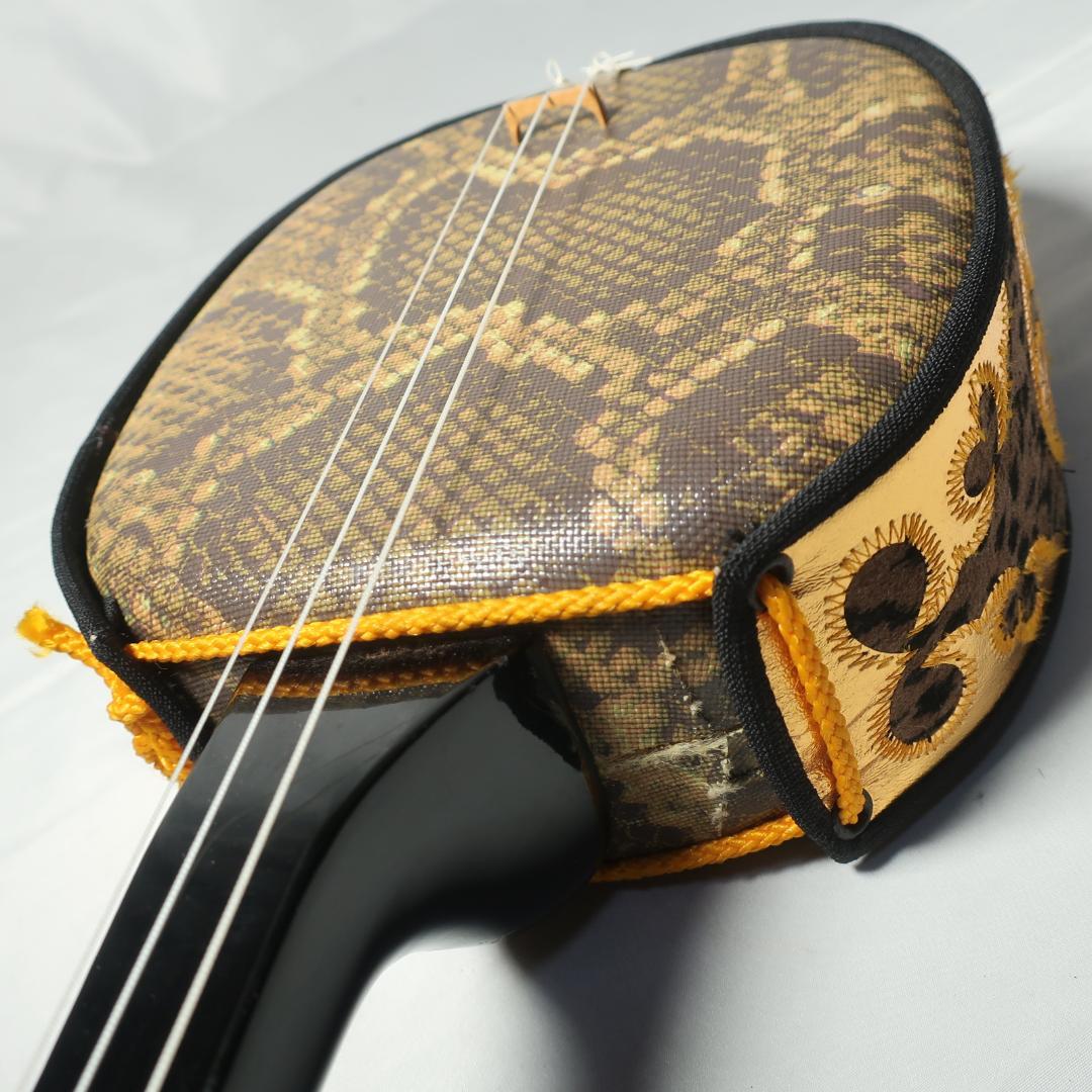 沖縄三線 ハードケース付 予備弦 付属 和楽器