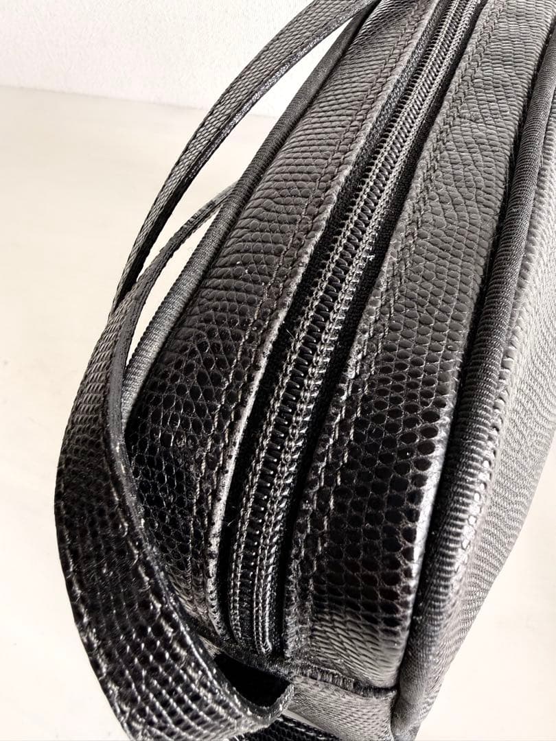 フェラガモ　ショルダーバッグ リザード型押し ヴァラ 黒 リボン