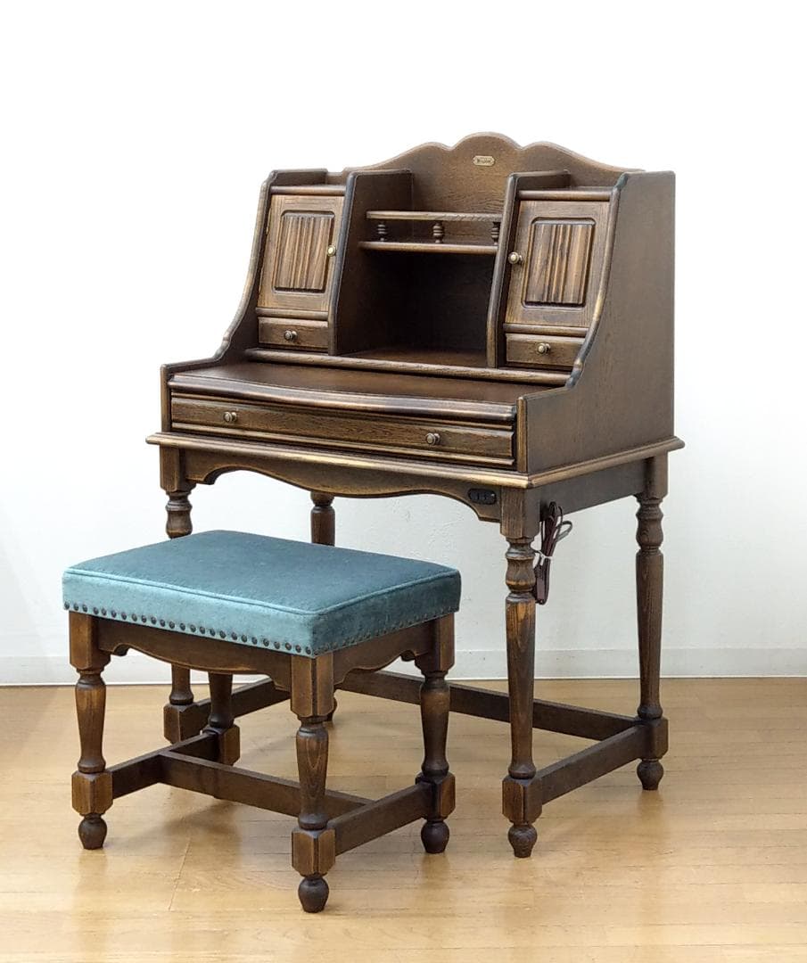 美品 英国 アンティークデザイン BRIGHTON ドレッサー 鋲打スツール