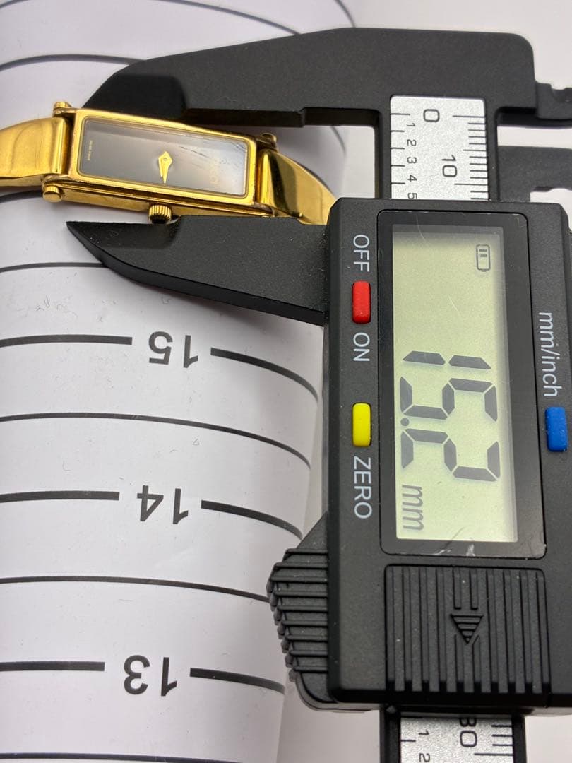 GUCCI グッチ 良品 1500L ゴールド 腕時計 レディース 稼働品