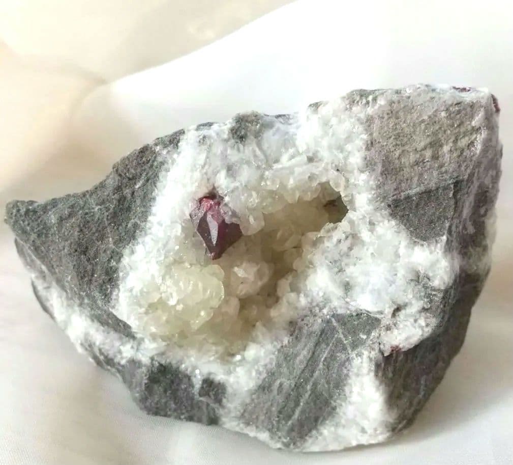 魔法と錬金術の石❇️中国産 シナバー クォーツ ドロマイト 共生鉱物 大きめ原石