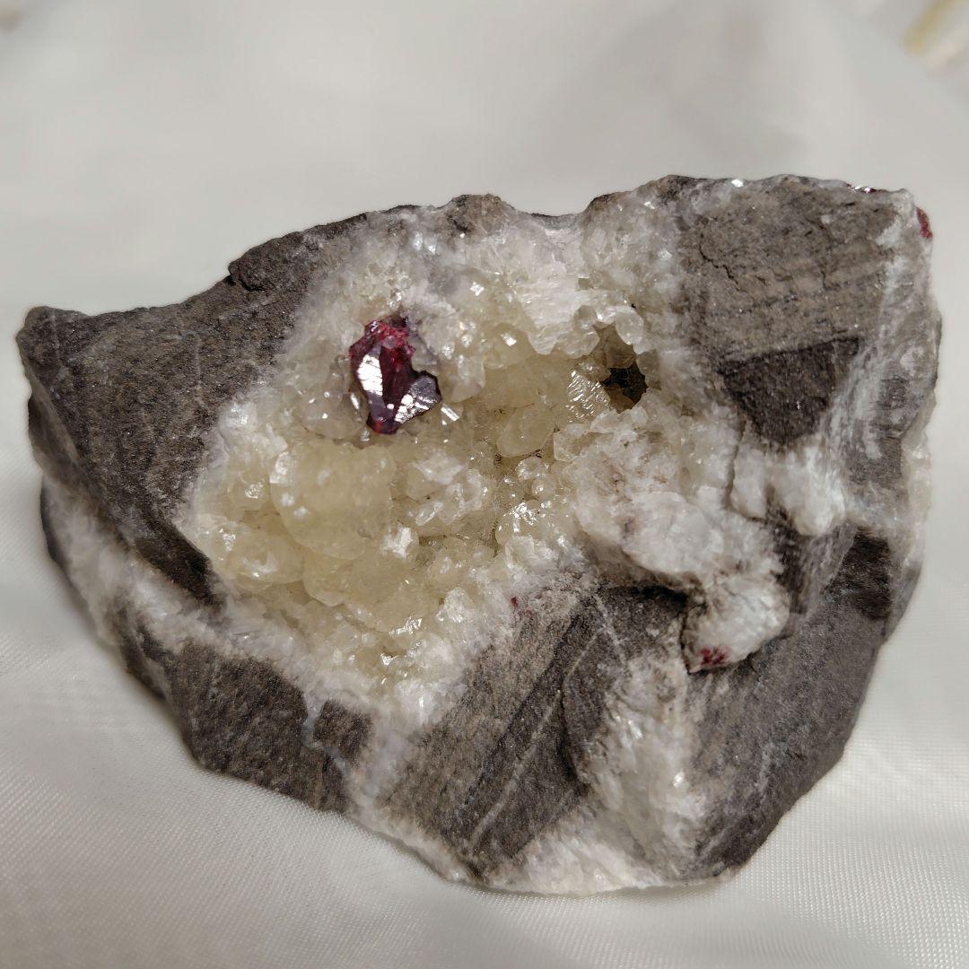 魔法と錬金術の石❇️中国産 シナバー クォーツ ドロマイト 共生鉱物 大きめ原石