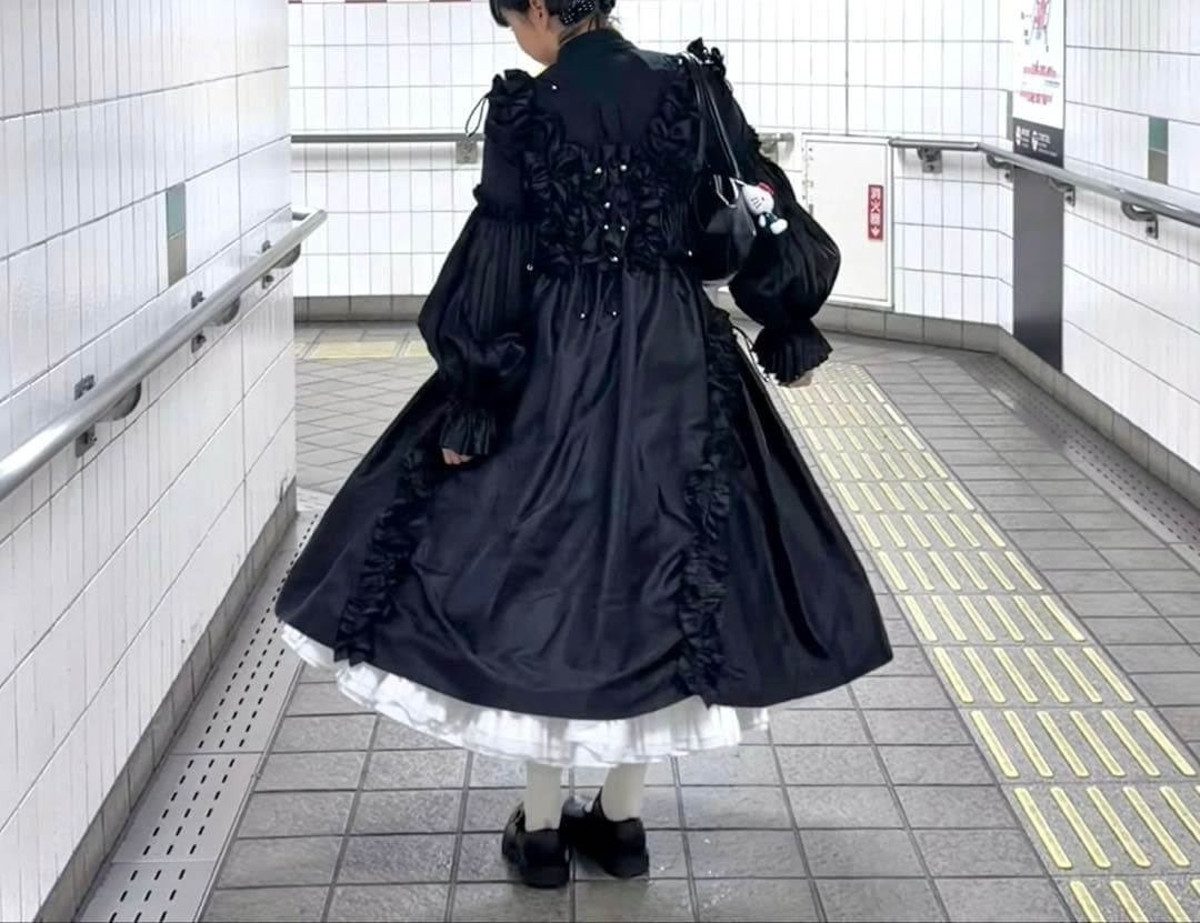 noirkeininomiya フリルノースリーブワンピース