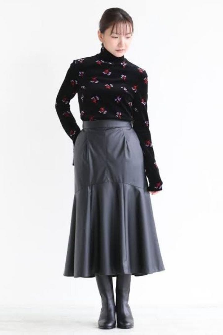 マメクロゴウチ フローラル ジャガード ハイネック ベロア トップス