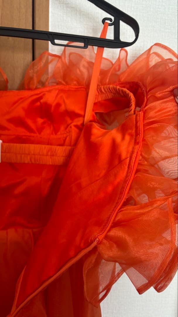 オレンジ ビタミンカラー フリル付きオフショルダー ウェディングドレス Mサイズ