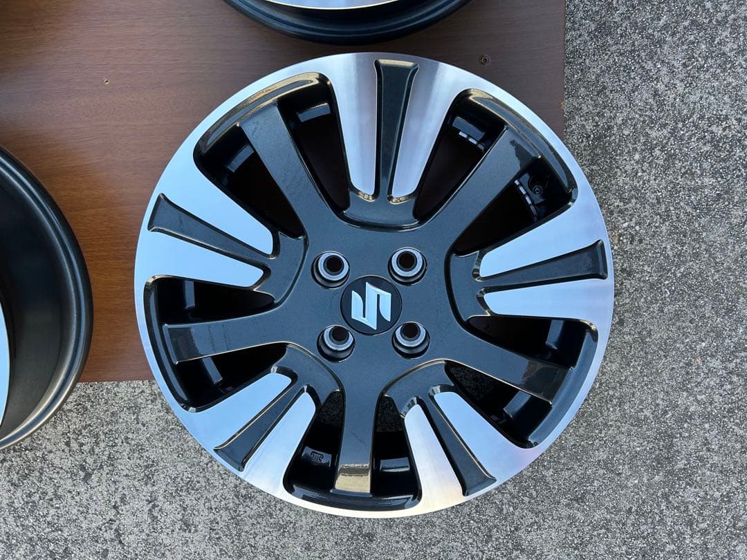 スズキ クロスビー純正アルミホイール 4本