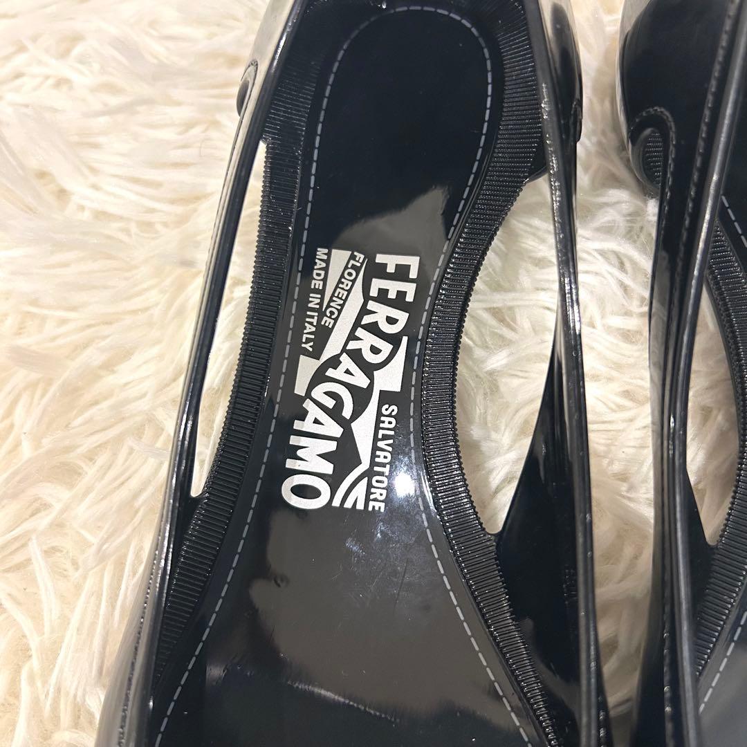 美品 フェラガモ ラバーシューズ ヴァラリボン ブラック 25cm エナメル