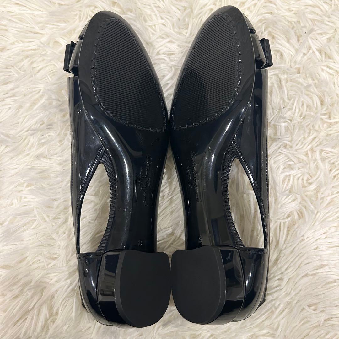 美品 フェラガモ ラバーシューズ ヴァラリボン ブラック 25cm エナメル