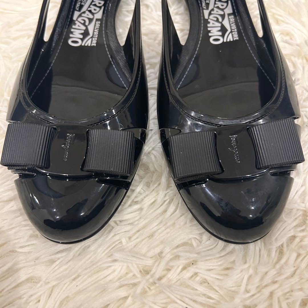 美品 フェラガモ ラバーシューズ ヴァラリボン ブラック 25cm エナメル