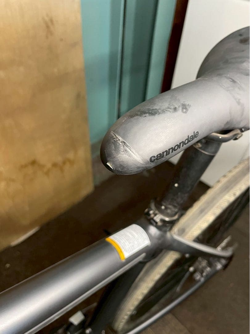 ブータン  CANNONDALE キャノンデール BADBOY